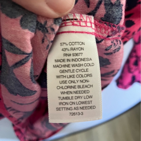 St. John's Bay Pink and Dark Navy Floral Blouse Size Small - Picture 8 of 10